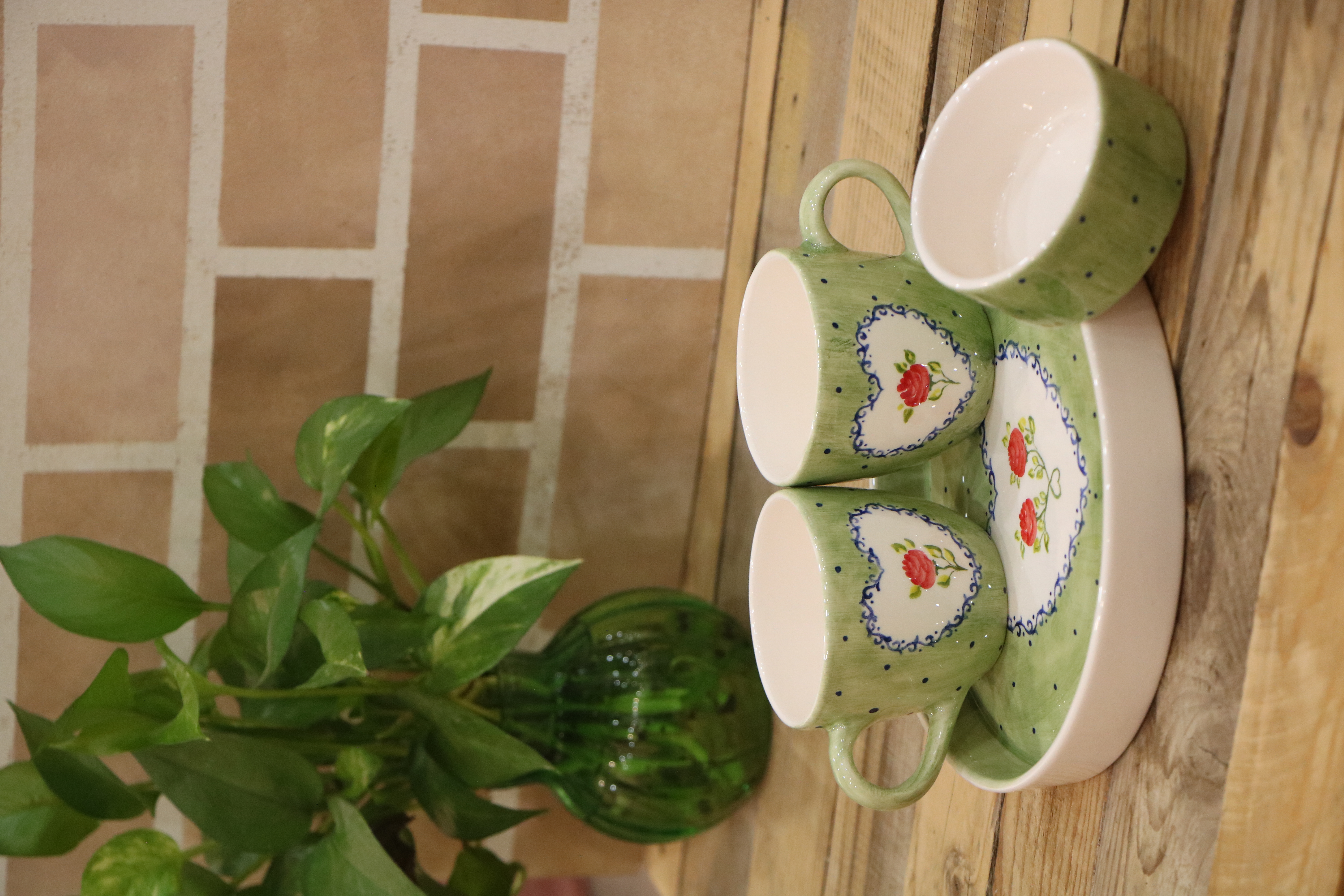 ست چای خوری دونفره سرامیکی دستساز طرح رز نقاشی شده